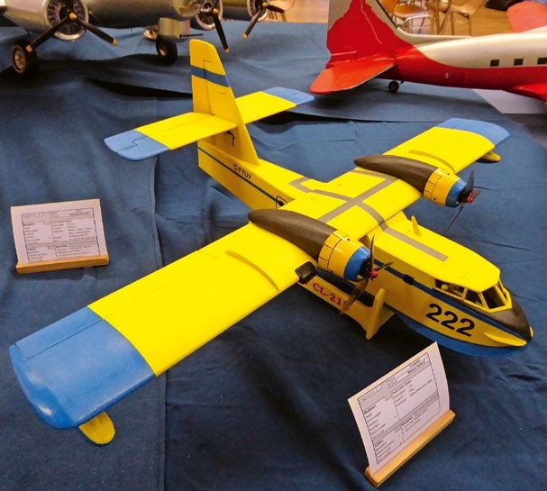 Depron CL-211 auf blauem Tuch.