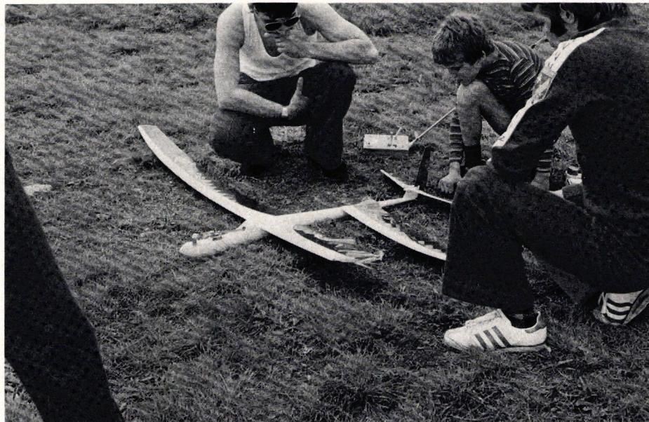 Schock nach dem ersten Hochstart der Schweizer in Südafrika. Gerhard Läderachs Hobie-Hawk.